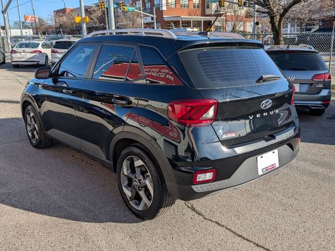 Used 2024 Hyundai Venue SEL image 8