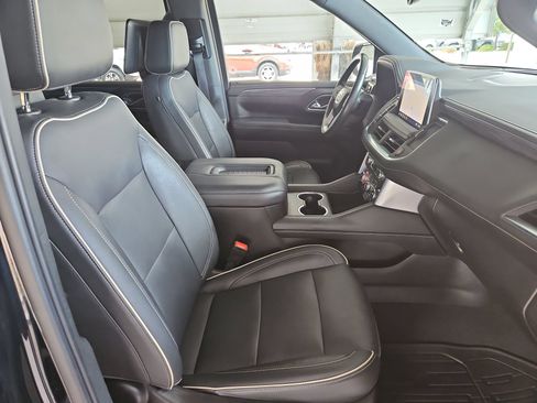 Used 2021 GMC Yukon XL SLT w/ Rear Media and Nav Package AWD/4WD image 17