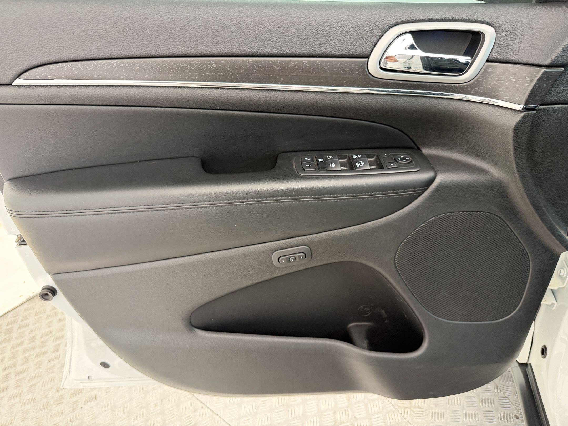Used 2018 Jeep Grand Cherokee Limited AWD/4WD image 14