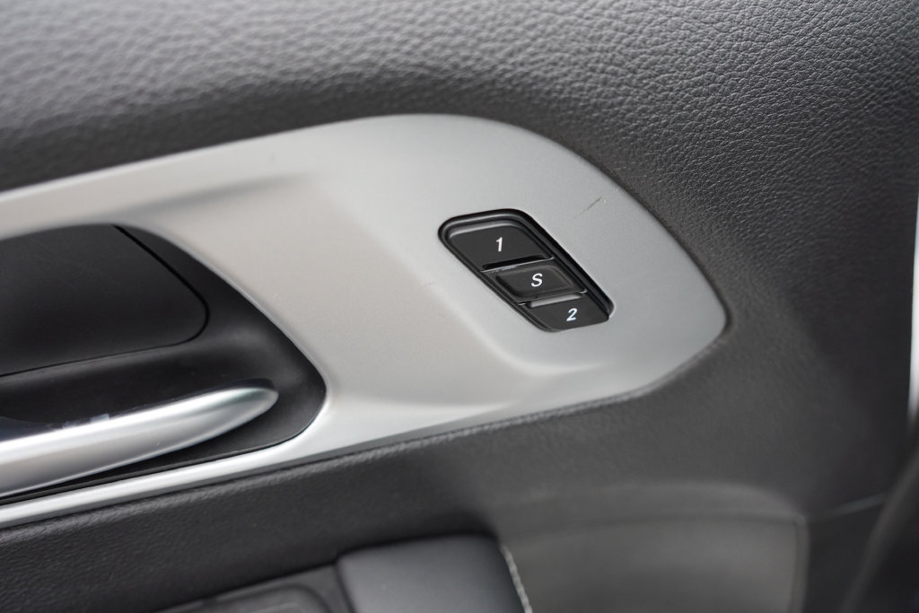 Used 2024 Chrysler Pacifica Limited FWD image 25