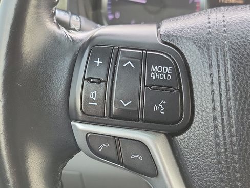 Certified 2018 Toyota Highlander Plus w/ Carpet Mat Package (TMS) AWD/4WD image 24