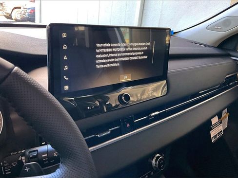 New 2026 Mitsubishi Outlander SE image 7