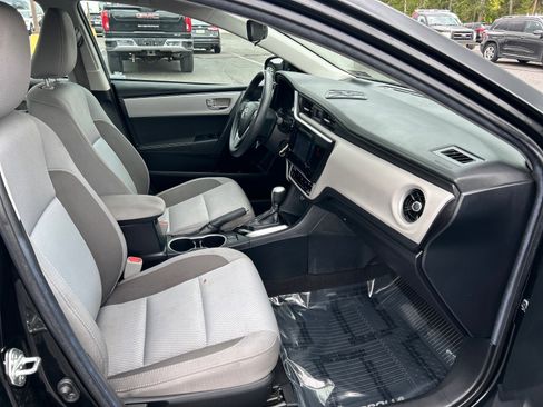Used 2018 Toyota Corolla LE FWD image 14