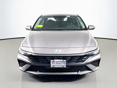 Used 2024 Hyundai Elantra SEL FWD image 9