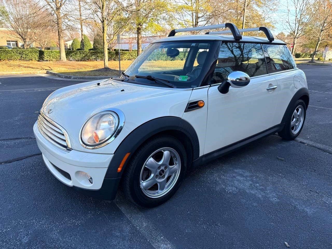 Used 2010 MINI Cooper Hardtop FWD image 1