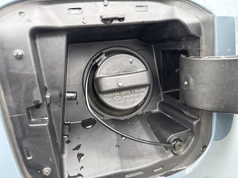 Used 2025 Nissan Sentra SR FWD image 36