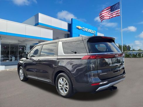 Used 2023 Kia Carnival LX FWD image 6
