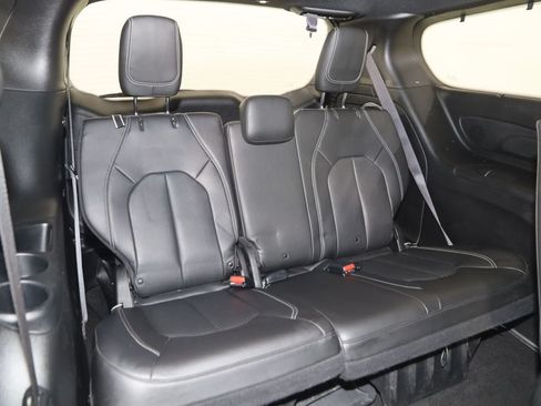 Used 2021 Chrysler Pacifica Touring-L w/ S Appearance Package FWD image 17
