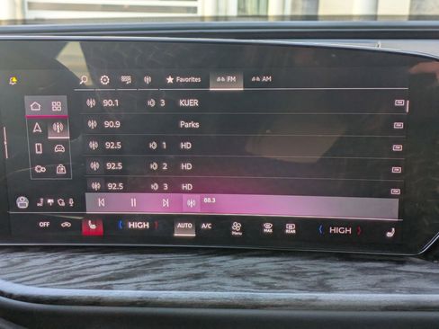 Used 2025 Audi Q5 Premium w/ Convenience Package image 18