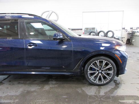 Used 2020 BMW X7 M50i image 13
