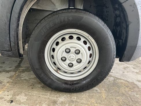Used 2025 RAM ProMaster 2500 w/ Convenience Group FWD image 18