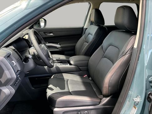 New 2026 Nissan Pathfinder SL FWD image 9
