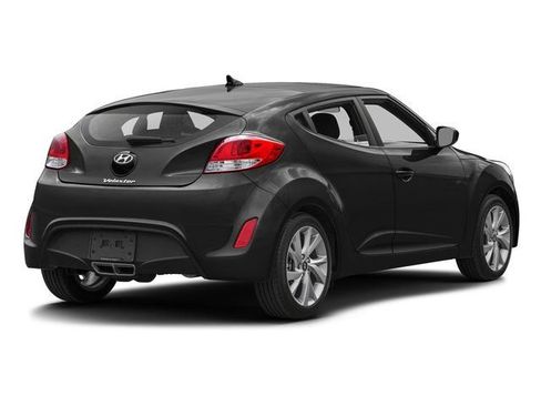 Used 2016 Hyundai Veloster Base image 2