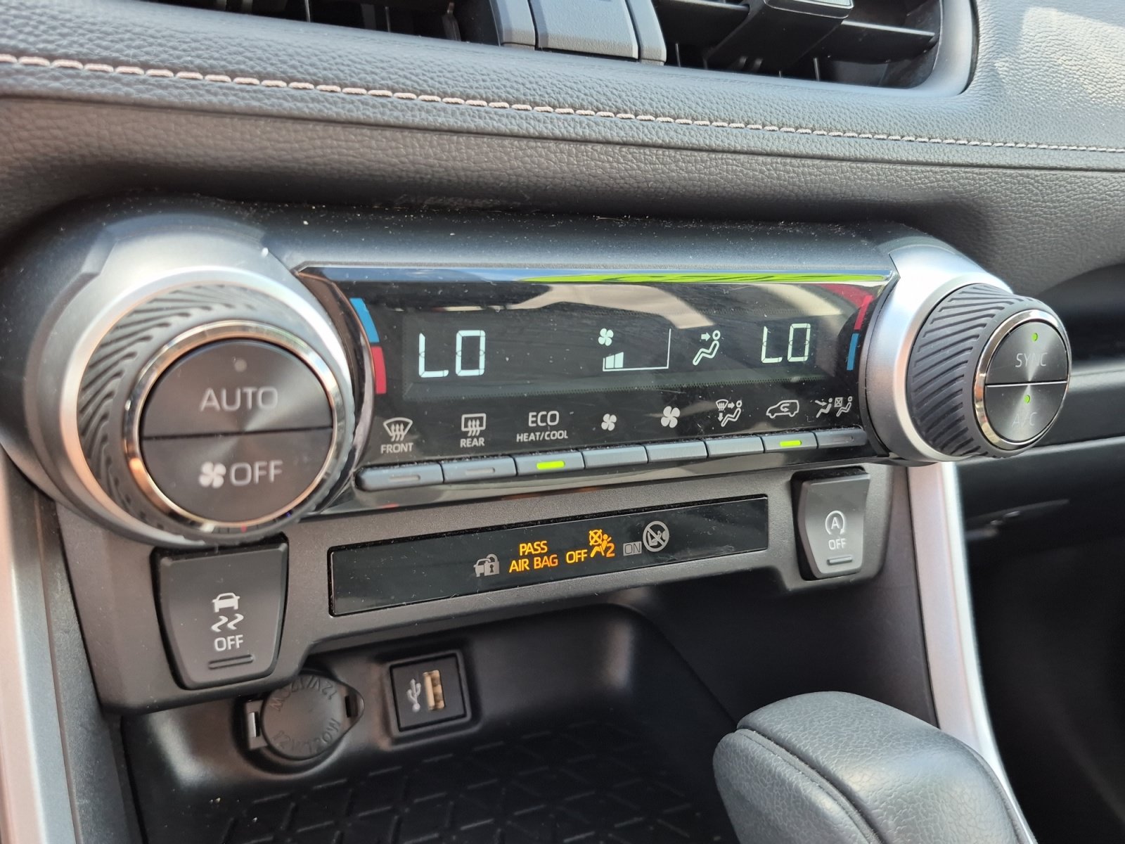 Used 2025 Toyota RAV4 XLE AWD/4WD image 17