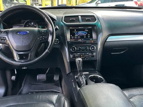 Used 2016 Ford Explorer XLT w/ Equipment Group 202A AWD/4WD image 19