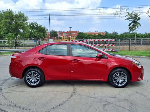 Used 2016 Toyota Corolla LE FWD image 2