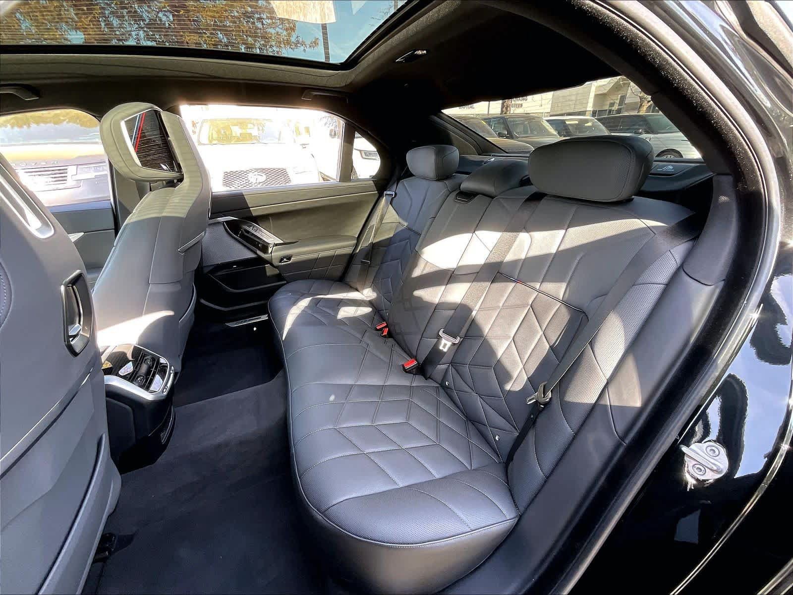 Used 2025 BMW 750e xDrive AWD/4WD image 29