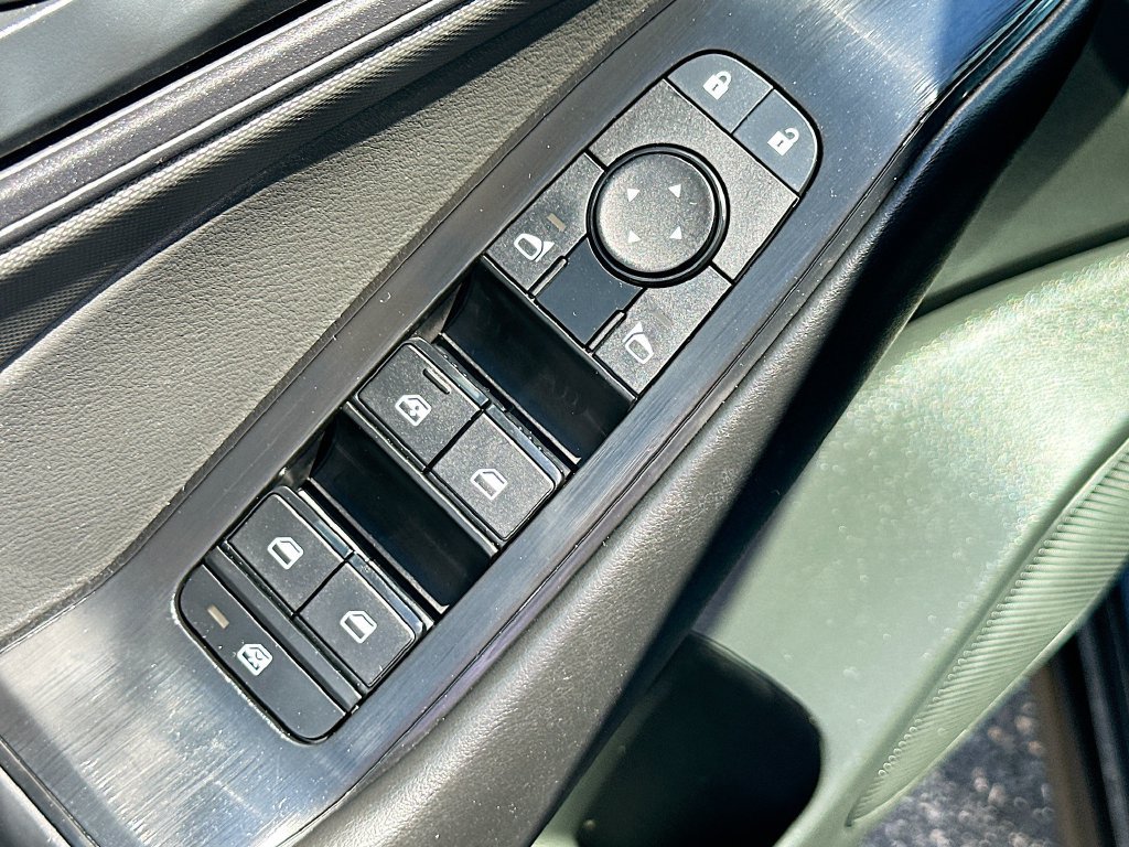 Used 2024 Nissan Rogue S FWD image 17