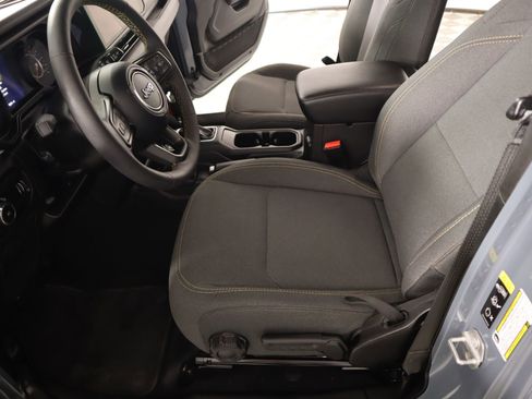 Used 2025 Jeep Wrangler Sport S image 11