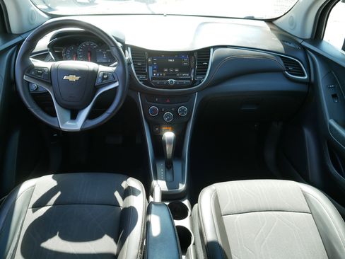 Used 2022 Chevrolet Trax LT w/ LT Convenience Package image 10