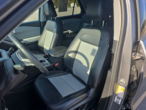 Used 2024 Ford Explorer XLT w/ Equipment Group 202A image 14