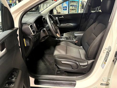 Used 2020 Kia Sportage LX image 7