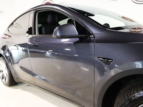 Used 2022 Tesla Model Y Long Range AWD/4WD image 9