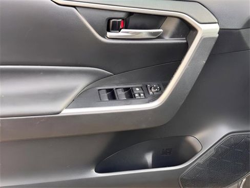 Used 2021 Toyota RAV4 XLE image 16