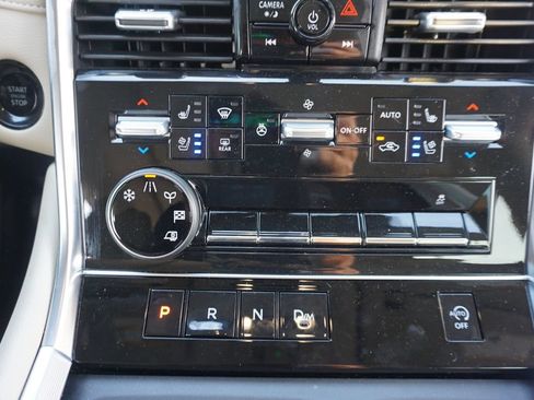 Used 2025 Nissan Armada Platinum RWD image 13