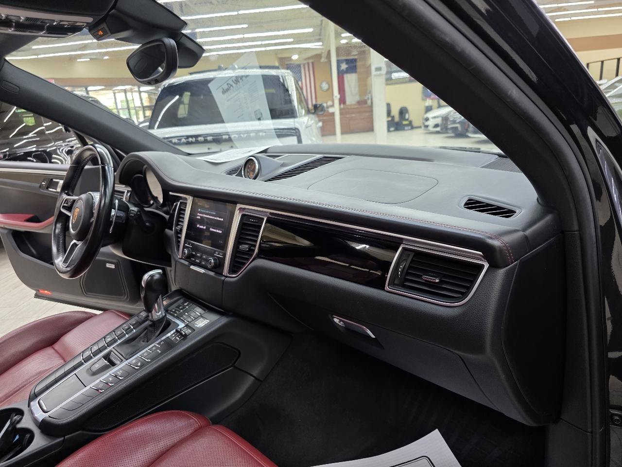Used 2018 Porsche Macan AWD/4WD image 22