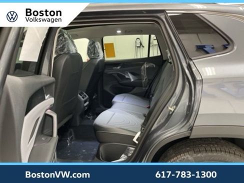 New 2026 Volkswagen Tiguan SE image 8