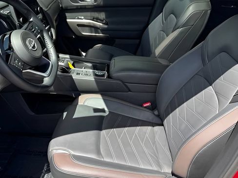 Used 2025 Nissan Pathfinder Platinum w/ Cargo Package AWD/4WD image 7