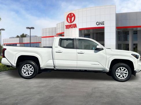 Used 2024 Toyota Tacoma SR5 AWD/4WD image 3