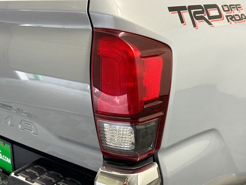 Used 2020 Toyota Tacoma SR5 RWD image 33