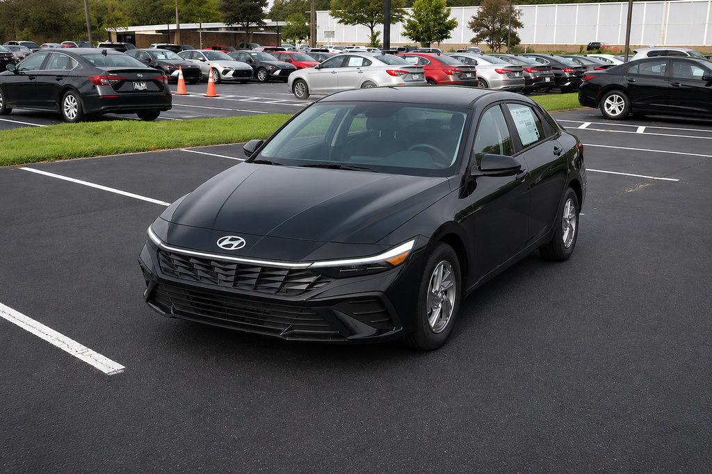 New 2026 Hyundai Elantra SE FWD image 1