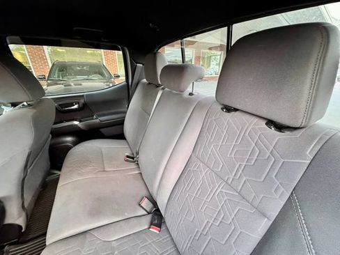 Used 2019 Toyota Tacoma TRD Off-Road AWD/4WD image 9
