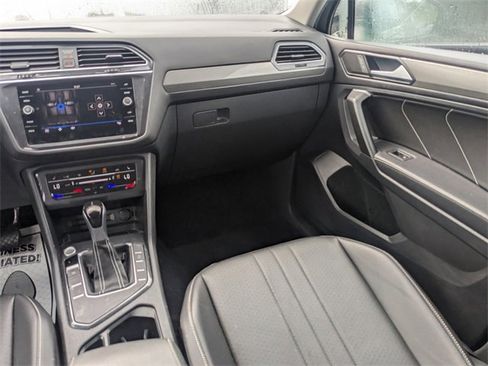 Used 2022 Volkswagen Tiguan SE image 18
