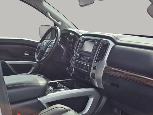 Used 2017 Nissan Titan SL AWD/4WD image 25