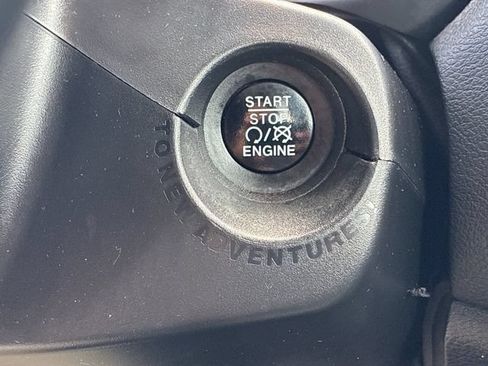 Used 2016 Jeep Renegade Latitude FWD image 21