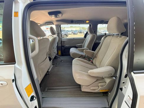 Used 2011 Toyota Sienna LE w/ Towing Pkg FWD image 24