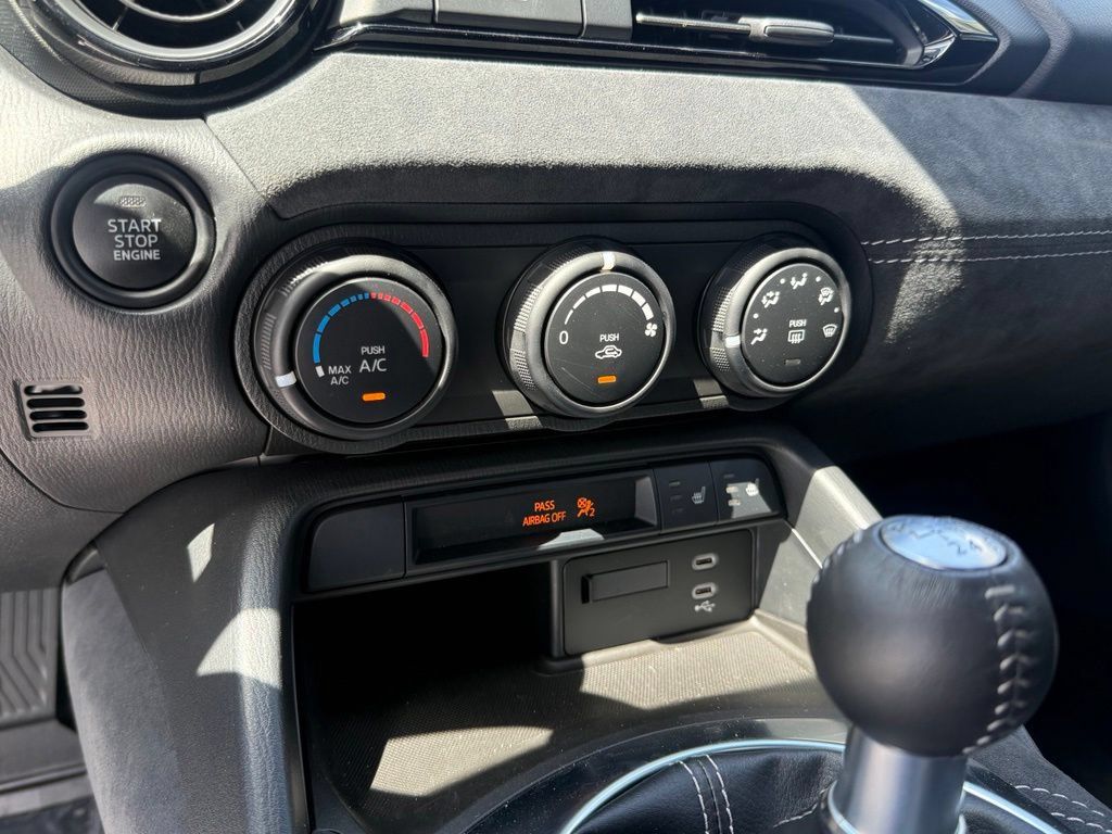 New 2026 MAZDA MX-5 Miata Club w/ Weather Package RWD image 23