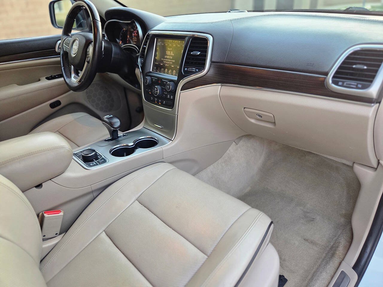 Used 2015 Jeep Grand Cherokee Overland w/ Advanced Technology Group AWD/4WD image 30