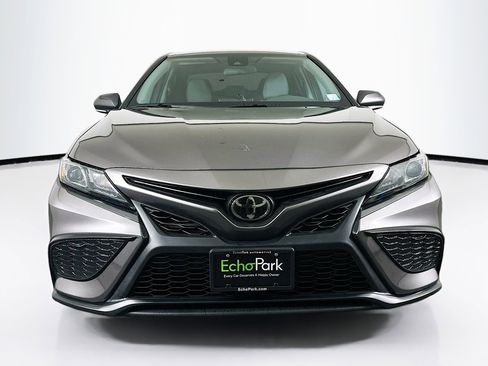 Used 2023 Toyota Camry SE image 2