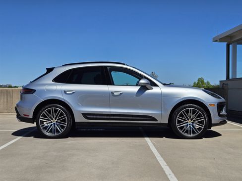Certified 2026 Porsche Macan AWD/4WD image 9