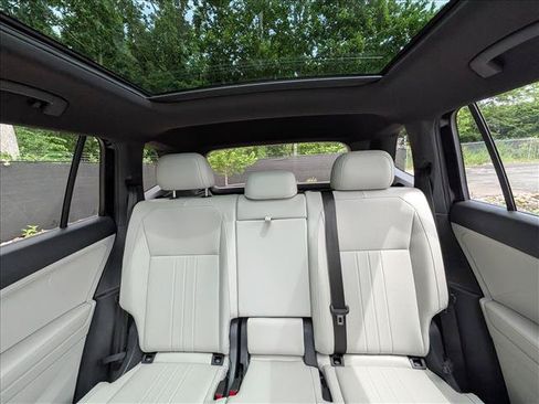 Certified 2024 Volkswagen Tiguan SE R-Line AWD/4WD image 16