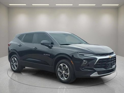 Used 2025 Chevrolet Blazer LT AWD/4WD image 1