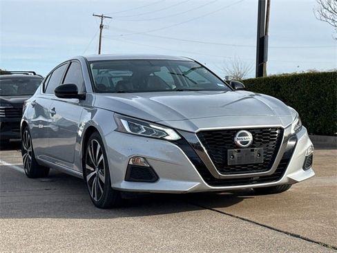 Used 2019 Nissan Altima 2.5 SR w/ SR Premium Package image 2