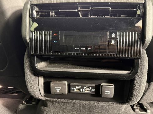 Used 2023 Jeep Wagoneer Series II w/ HD Trailer Tow Package image 14