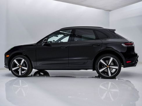 New 2026 Porsche Macan image 2