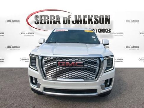 Used 2023 GMC Yukon XL Denali AWD/4WD image 3